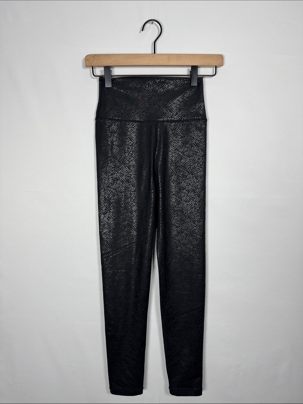 WAP5 {aerie Offline} Black Shiny Coated Foil Print Yoga Leggings Pants Bottoms